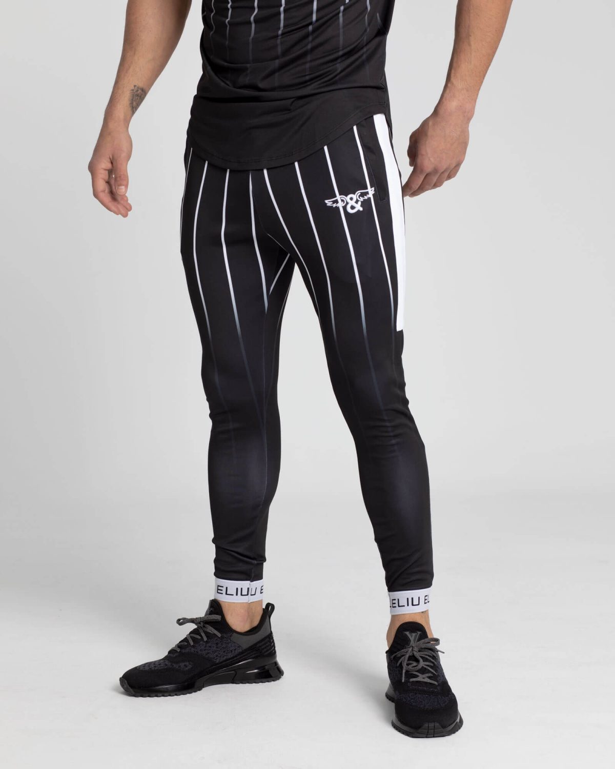 Pantalones de chándal Stripes. Estilo urbano de ELIU streetwear.